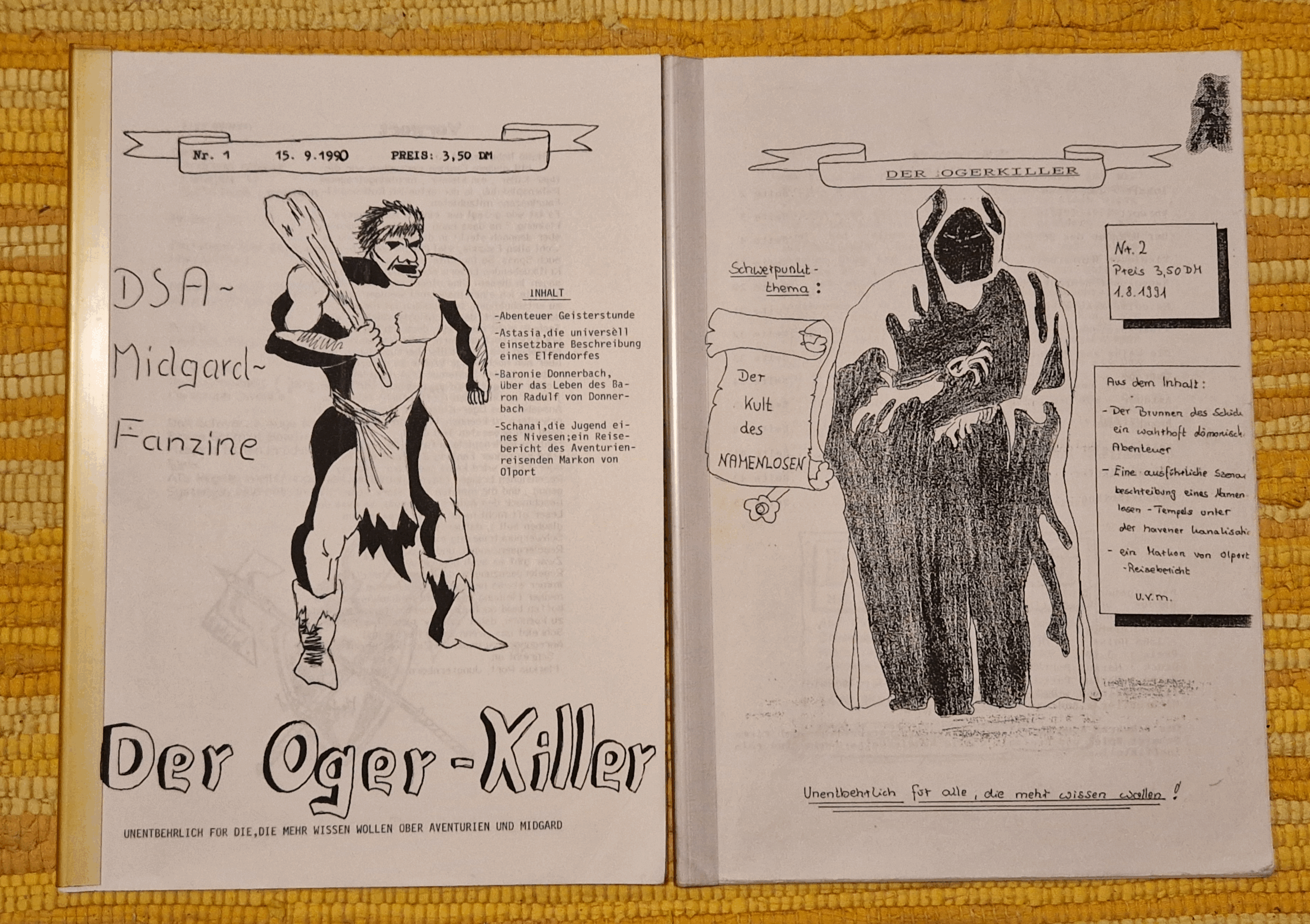Zwei Ausgaben des Fanzines Ogerkiller von 1990-1991, mit laienhaften schwarz-weißen Zeichnungen und sowol handschriftlichen als auch maschinenschriftlichen Infos auf den Covern