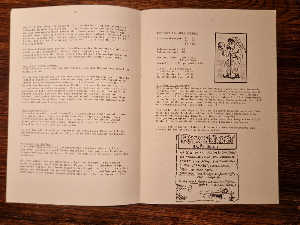 Doppelseite, mehrere Absätze in Schreibmaschinenschrift, ein kleiner Kasten mit Bild einer leicht gebückten Figur mit Gehstock, einer Kristallkugel (?), Zipfelmütze und Schnurrbart. Unten außerdem eine Anzeige für Ravenhorst Nr. 4.